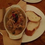 ジロラモ - 広島牡蠣とマッシュルームのアヒージョ