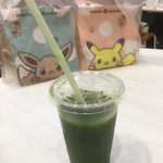 玉露軒 - お隣のミスドで買ったドーナツをバックに