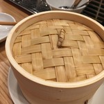 かつぎや - 蒸篭で登場　豚の角煮です　結構な時間蒸すので先に頼んでおくと良いかもです