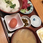 玉乃光酒蔵 - 中落ちとろろ定食（生卵付き）、豚汁付き