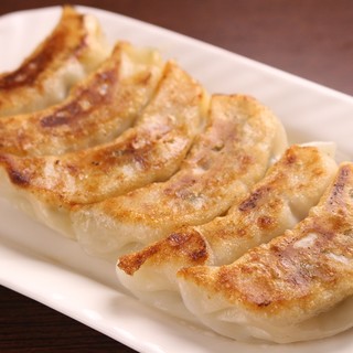 [Gyoza / Dumpling] A total of 9 types of handmade Gyoza / Dumpling are available at the Gyoza / Dumpling specialty store!