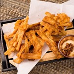 Spicy burdock chips with crispy soy sauce and mayonnaise