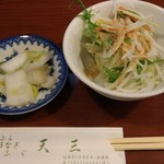 天三 - ミニサラダが付くのがうれしい