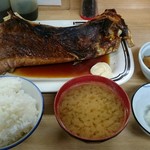 にしざわ食堂 - まぐろかま焼き定食 900円