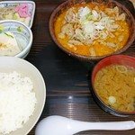 もつ煮屋 日の出食堂 - もつ煮定食(おかず大盛、半ライス)