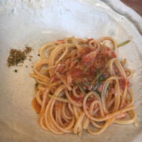 イル ギオットーネ ディ ピュー - 本ズワイガニと水菜のバヴェッティーネ トマトソースが美味しい！ まろやかな、トマトソース。蟹もたっぷり。平たい麺によく合います。 水菜。。。って思ったんですが、水っぽくならず、上手に仕上げてありました。