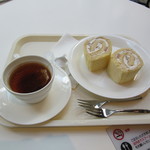 カフェ・ディ・フェスタ - 紅茶とリンゴのロールケーキ　530円