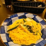 鎌倉パスタ - 蒸し鶏とグリーンアスパラのレモンクリームパスタ・きのこバター醤油パスタ大葉風味