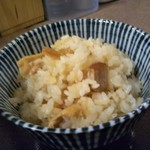 うどん すだち屋 - 日替わりの炊き込みご飯　角煮の切れ端入り