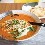 Gitone 梓桐堂 - 鶏の担々麺のおススメがコレ梓桐花雕皇醉雞麵138HKD　えー！奥の鶏は柔らかいけどワインに漬けてあってキツかったわー！