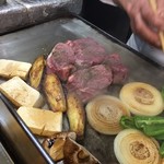 ビーフステーキ専門店　ひよこ - ヒレステーキ調理開始です