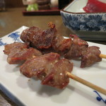 居酒屋　かみがしま - タン串、ハツ串　＠97円(2018年12月)