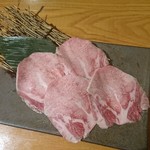 Yakinikuarata - 和牛トロタン塩1680円