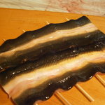 うなぎ屋酒坊・画荘 越後屋 - 天然鰻　あちきの分の串打ち　さすがの色合い