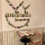 Y.Y.G. Brewery & Beer Kitchen - ビール缶で作られたトレードマーク