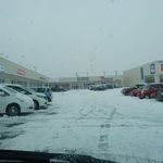 珈琲所コメダ珈琲店 - 店前の駐車場はご覧の雪景色