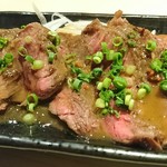 和食とお酒 紬 - 牛ハラミ酒盗バター。