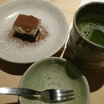 和食とお酒 紬 - ティラミスと緑茶。