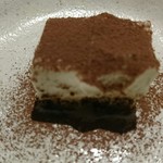 和食とお酒 紬 - サービスの自家製ティラミス。