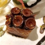馳走 啐啄一十  - (01)真蛸(香川県産)の桜煮産
      卵期は初夏～初秋、寿命1年、晩秋～冬は旨みが強くなります。
      柔らかくもほんの少し噛み応えを残した仕上がり。
      噛めば噛むほど蛸の美味しさが拡がります。
