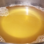 馳走 啐啄一十  - ☆10年もの利尻昆布出汁(奥井海生堂1級)
      琥珀色で深みのある色合い。
      出汁こそが馳走啐啄一十の真骨頂！