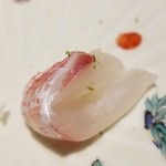 馳走 啐啄一十  - (10)真鯛(愛媛県今治産)(2日寝かせ)
      海図を持っていたほど釣り込んだ場所である今治の来島海峡の真鯛は地海老や小蟹を食べているので、旨みが深い。
      他の海域の真鯛とは全く違います。