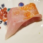 馳走 啐啄一十  - (11)炙り金目鯛(静岡県駿河湾産・サスエ前田鮮魚店)(10日熟成)
      濃厚ですがしつこく無く、口腔に拡がる芳ばしさ、上品かつ濃い旨み、儚く消えるあと味、素晴らしいです。