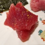 馳走 啐啄一十  - (16)目撥鮪(メバチマグロ)(宮城県三陸沖産)赤身
      産卵期は春～初夏、旬は晩秋～冬
      本鮪に比べサッパリとした脂のりで、爽やかな旨みと甘み、微かな酸味が味わえます。