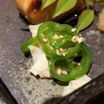 馳走 啐啄一十  - 付き合わせとして、万願寺唐辛子を素揚げして出汁に浸して冷してあり、湯葉と共に口休めとして頂きます。