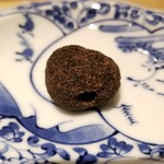馳走 啐啄一十  - 疣西洋松露(奈良県産)(熟成)
      いわゆる国産トリュフとの別称があるほどトリュフと似ています。