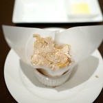 ビンゴ - 自家製パンに北イタリアの白トリュフで香り付けした玉子と白トリュフ