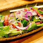 炭火焼鳥 きち蔵 - 炙りベーコン法蓮草サラダ