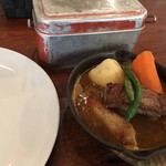 本日のランチ 鶏・豚・牛ミニステーキカレー 2018.12