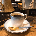 98357248 - 古瀬戸ブレンド、苦味と旨味が身上。器は英ロイヤルダルトン。