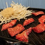 焼肉ホルモン伊達 - 上カルビ（白ダレ）