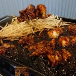 焼肉ホルモン伊達 - 上ミノとシマ腸（黒ダレ）