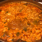 つぼキムチ - ヘルムチゲ
〆の韓国乾麺