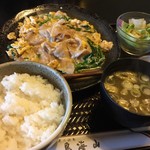 Choukai san - 豚ニラ、お味噌汁・サラダ・お新香