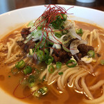 人力俥 - 甘辛い肉味噌とネギ、山椒、糸唐辛子が盛り上がってます！