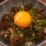 やきとり家すみれ - 鶏肉の希少部位が入ったごちゃ丼