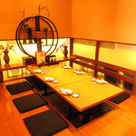 Sakanaya Asajirou - 一番人気の掘りごたつ席は10名様までご利用可能です。周りを気にせず会話や食事を楽しめます。
