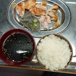 宇多津ホルモン - ウたホル焼きセット(ご飯大)→撮影前に少し食べてしまいました