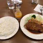 ポークカツレツ 880円