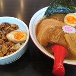 麺屋 から草 - から草ラーメン並盛りネギ抜き(800円)＋スープ濃い目(無料)＋トッピング味半玉(30円をサービス券で無料)、チャーシュー丼ネギ抜き(280円をサービス券で無料)