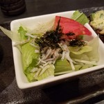 旬菜食彩かべや - 小鉢：小女子サラダ