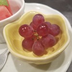 旬菜食彩かべや - デザートのぶどう