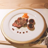 洋食 つばき - 鹿児島県産ランプと白トリュフ。富有柿とクリームチーズ、キャビア