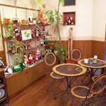 Ｔrentaine - カフェテリアのような店内。足立区入谷のケーキ屋さん。