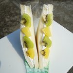 ベーカリーフジノキ - フルーツサンド