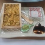 新島水産 - 赤ウニ全体　藻塩かワサビ醤油で　ノリに巻いて頂きます。